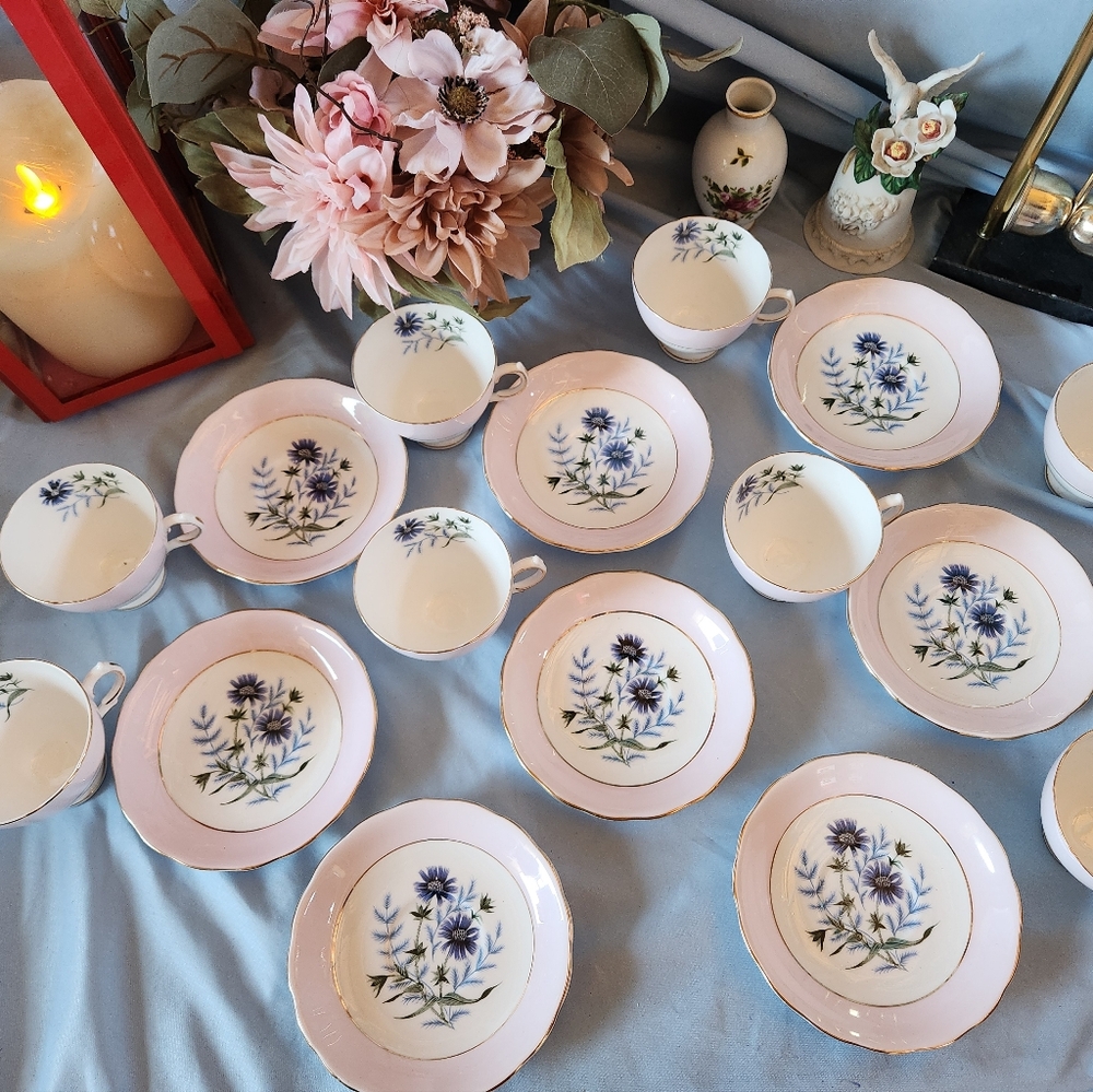 Beautiful Pink Colclough Bone China Cup And Saucers Set Of 8 Made In ENGLAND - Picture 7 of 11